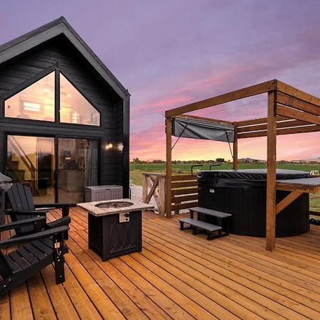 Modern Tiny Cabin, With Hot Tub In Choteau Mt Eksteriør bilde