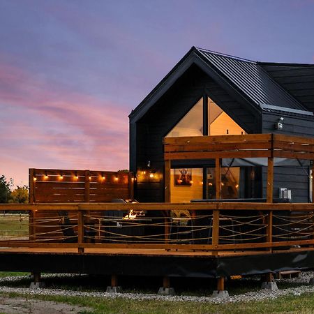 Modern Tiny Cabin, With Hot Tub In Choteau Mt Eksteriør bilde