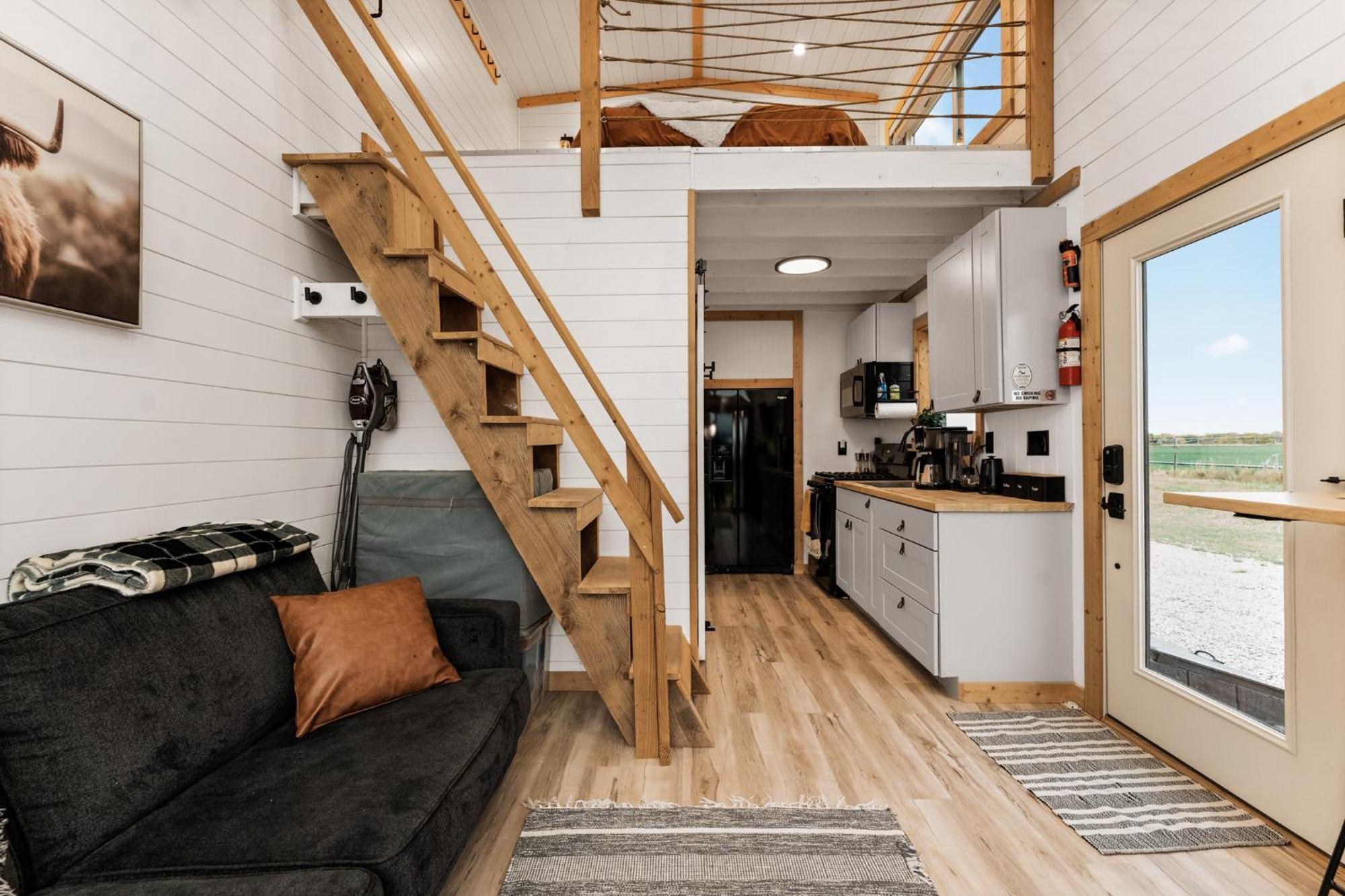 Modern Tiny Cabin, With Hot Tub In Choteau Mt Eksteriør bilde