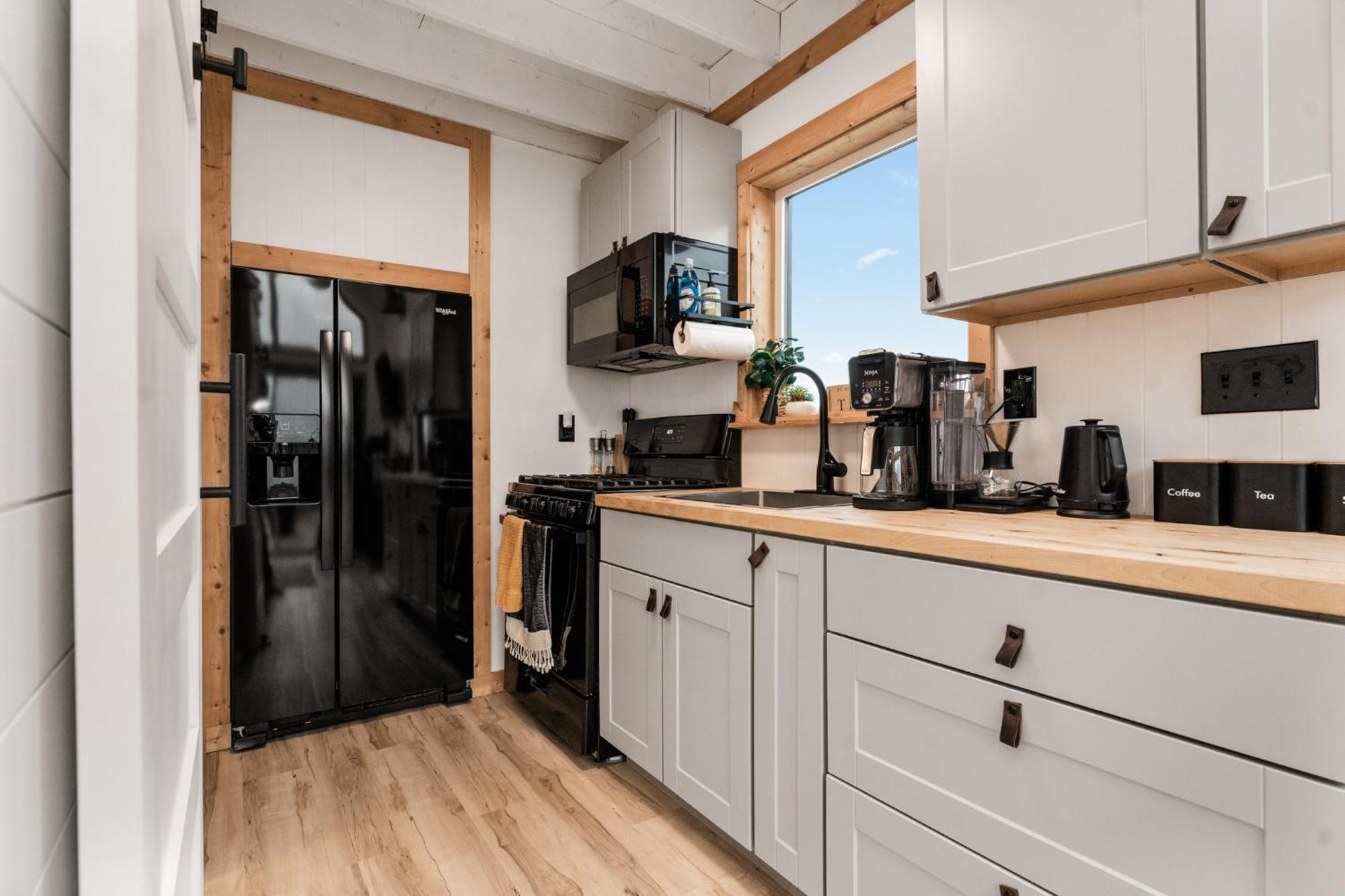 Modern Tiny Cabin, With Hot Tub In Choteau Mt Eksteriør bilde